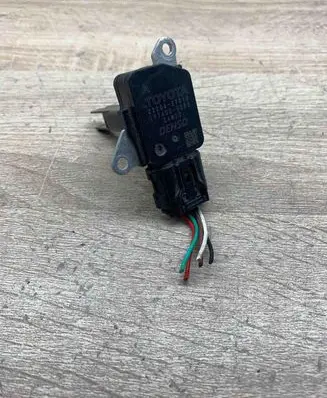 Toyota RAV 4 (XA40) Mass air flow meter 2220437010 1974005080