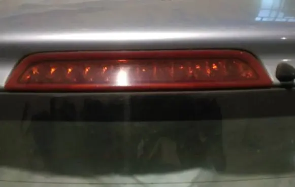 KIA Carnival Third/center stoplight