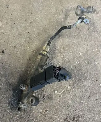 Peugeot 607 Fuel distributor 0505293279 050529327