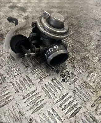 Volkswagen Golf IV Throttle valve