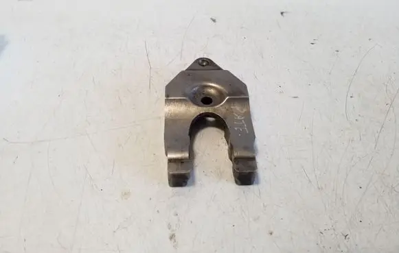 Nissan Pathfinder R51 Fuel Injector clamp holder 