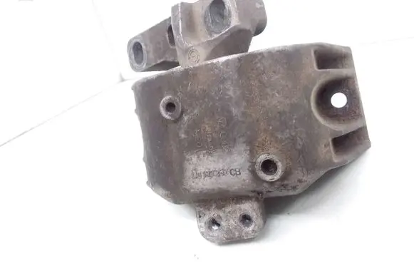 Volkswagen Golf IV Engine mount bracket 1J0199262CB