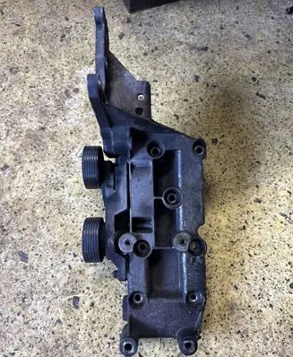Volvo XC90 Engine mounting bracket 30757168