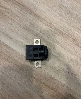 BMW 5 G30 G31 G38 Battery relay fuse 0080P1100017