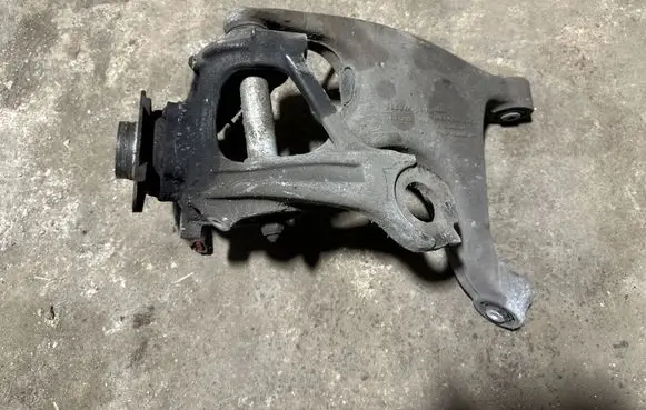 Audi Q5 SQ5 8R Rear wheel hub spindle/knuckle