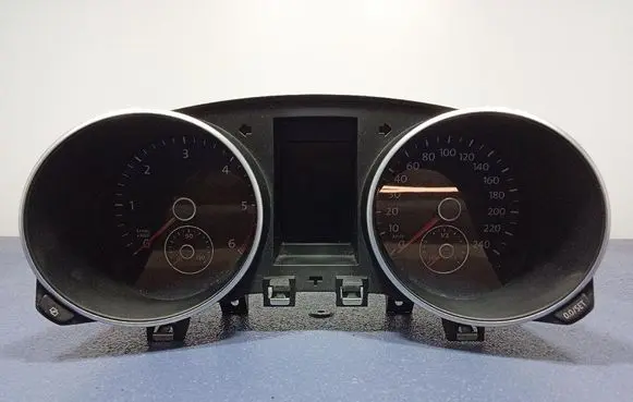 Volkswagen Golf Plus Speedometer (instrument cluster) 5K0920862A