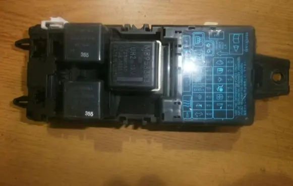 Volvo S40, V40 Fuse box set 30807016