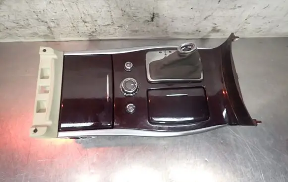 Infiniti M Center console