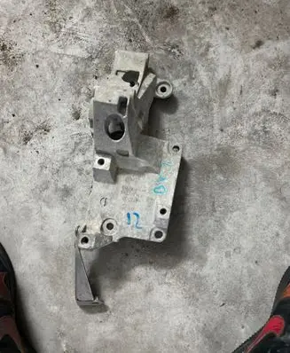 Skoda Roomster (5J) Generator/alternator bracket 038903143AG