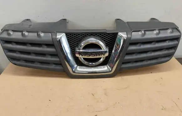Nissan Qashqai Front bumper upper radiator grill 62310JD000