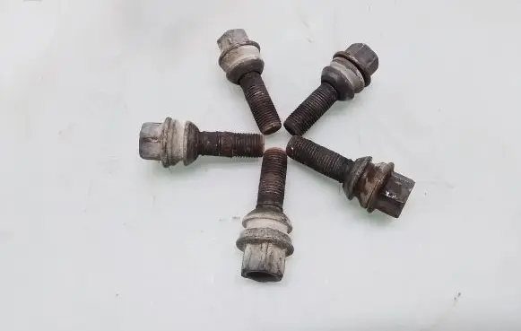 Volkswagen Transporter - Caravelle T5 Nuts/bolts 