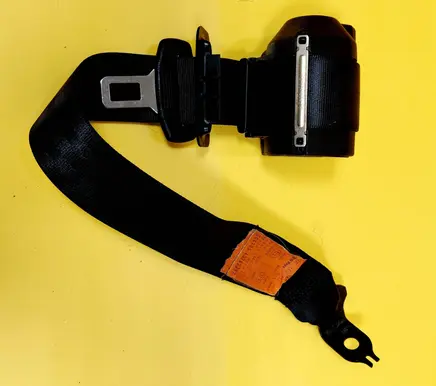 Volkswagen Golf III Rear seatbelt 1E0857805