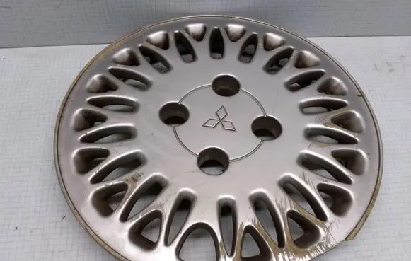 Nissan Primera R14 wheel hub/cap/trim MB89118801