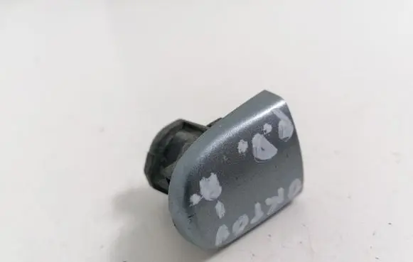 Skoda Octavia Mk2 (1Z) Front door handle cover 