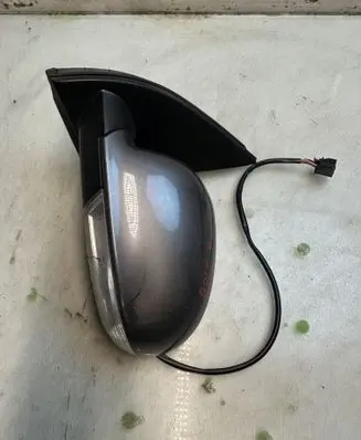 Volkswagen Golf V Front door electric wing mirror