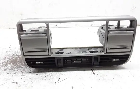 Nissan X-Trail T30 Dash center air vent grill E5715161500