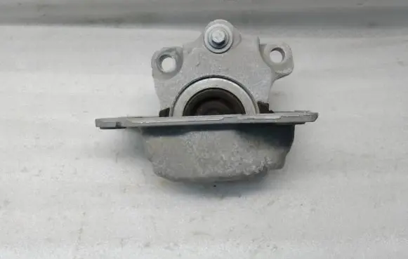 Volvo XC90 Engine mount bracket 31480549