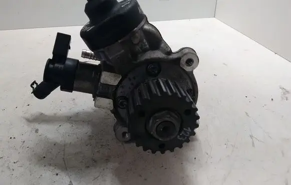 Volkswagen Golf VII Fuel injection high pressure pump 04L130755D 0445010537