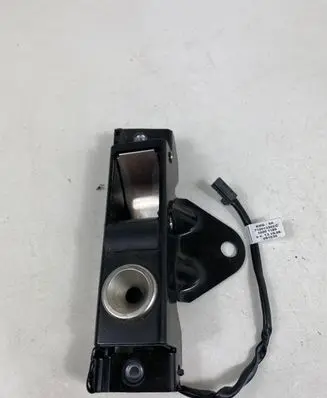 Volkswagen Golf VI Convertible roof lock/latch 8P7871443F 0106014400001