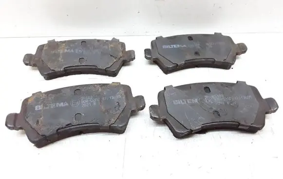 Volvo V70 Brake pads (rear) 