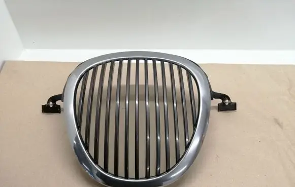 Front bumper upper radiator grill