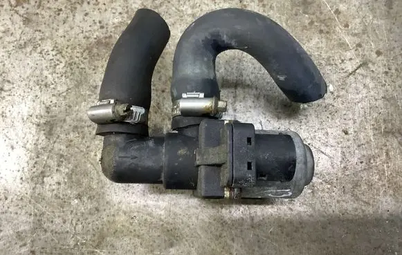 BMW 3 E36 Coolant heater control valve 8391418