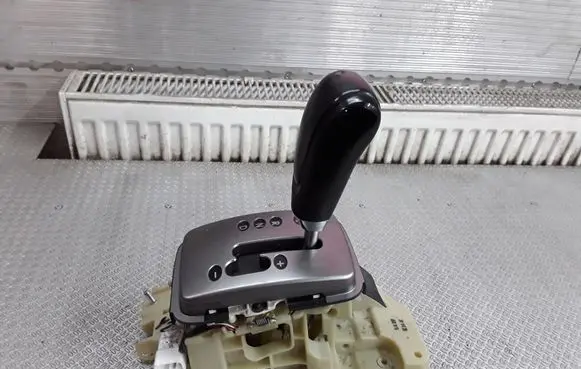 KIA Sorento Gear shifter/selector DWA2F1111