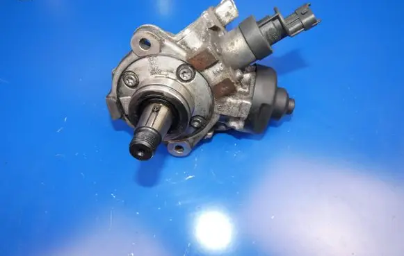 Hyundai Tucson TL Fuel injection high pressure pump 0445010598 331002F600 331002E600