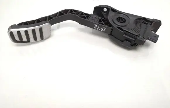 Volvo V40 Accelerator throttle pedal 31341777