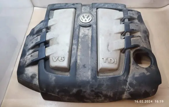Volkswagen Touareg I Engine cover (trim) 059103925