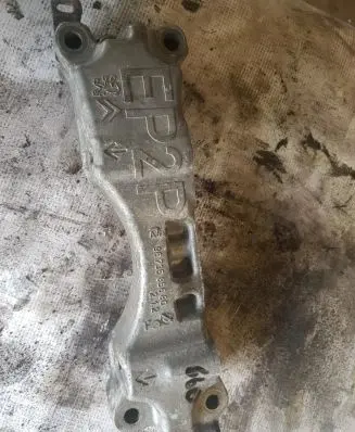 Peugeot 308 Engine mounting bracket 9673585680