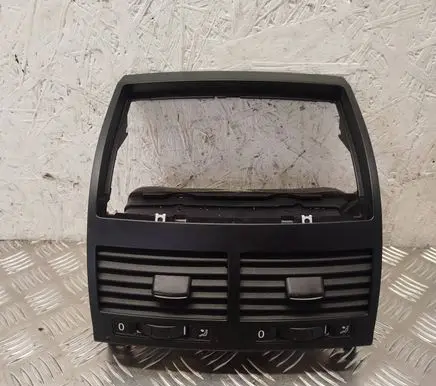 Volkswagen Touareg I Dash center air vent grill 7L6819727AJ