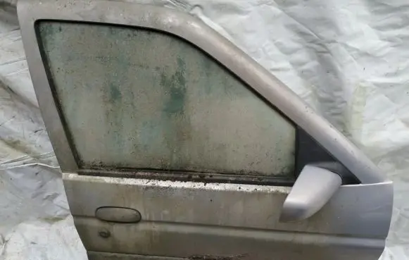 Ford Escort Front door sidabrines