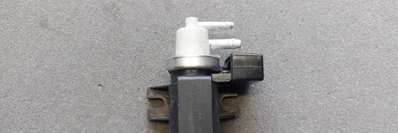 Opel Combo C Turbo solenoid valve 72190338 897218