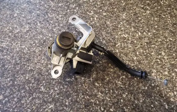Audi A8 S8 D3 4E Tailgate exterior lock 4E0827573