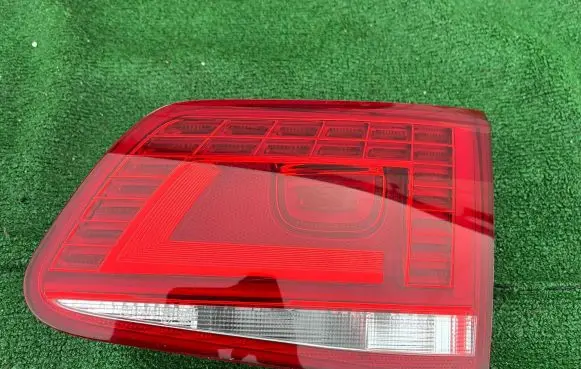 Volkswagen Touareg II Tailgate rear/tail lights 7P6945308