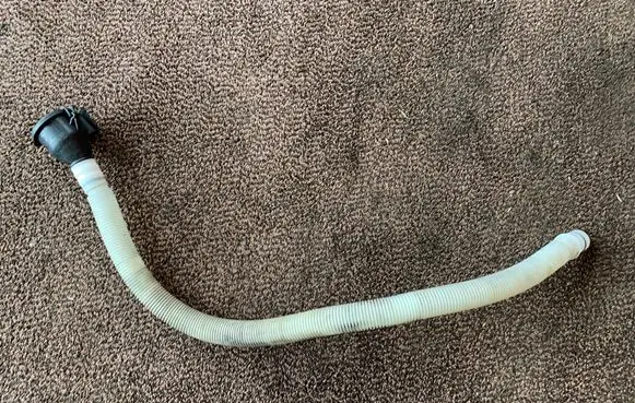 BMW 1 E81 E87 Window washer liquid tank fill tube 7075099