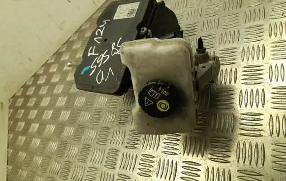 Volkswagen Touareg III Master brake cylinder 4M0614105T