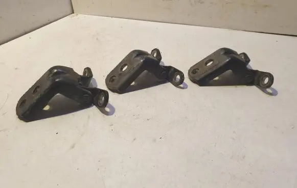 Nissan X-Trail T30 Front door lower hinge 