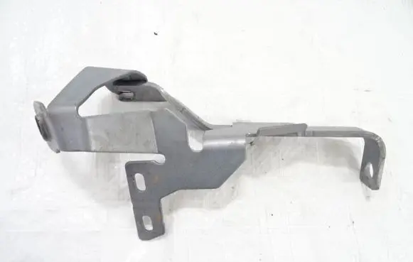Peugeot 3008 II Front strut bar 9831268880