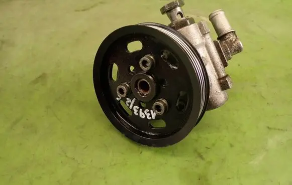 Audi A4 S4 B5 8D Power steering pump