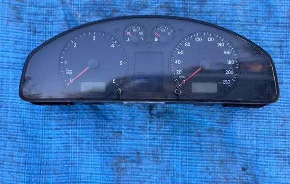 Volkswagen Transporter - Caravelle T5 Speedometer (instrument cluster) 7H0920861E