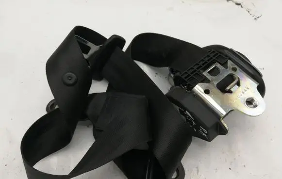 Audi A6 S6 C6 4F Front seatbelt 605405300 008L000