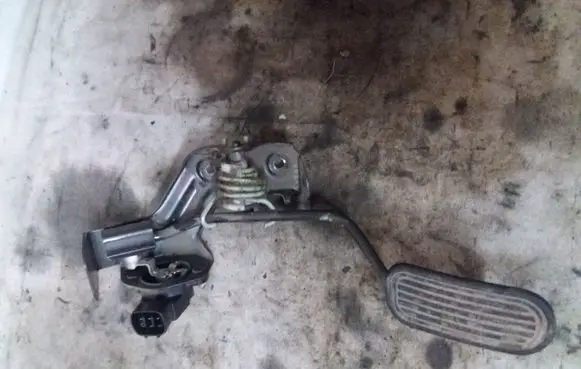 Toyota Avensis Verso Accelerator throttle pedal