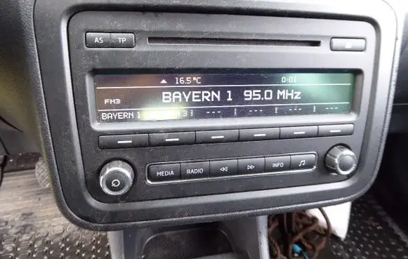 Skoda Roomster (5J) Radio/GPS head unit trim 