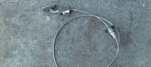 Peugeot 3008 I Engine bonnet/hood lock release cable 