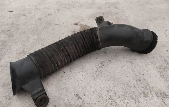 Chrysler Grand Voyager V Air intake hose/pipe 04880890