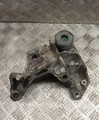Engine mounting bracket