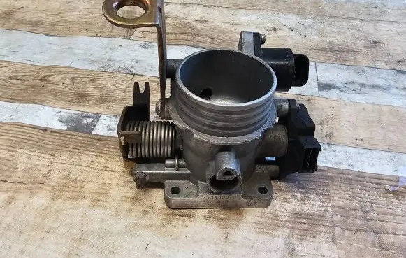 Renault Scenic I Throttle valve 7700872188 71418601 7700861679H