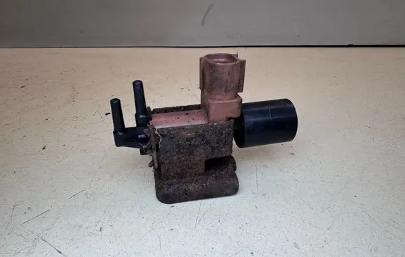 Nissan Navara D22 Valve vacuum 